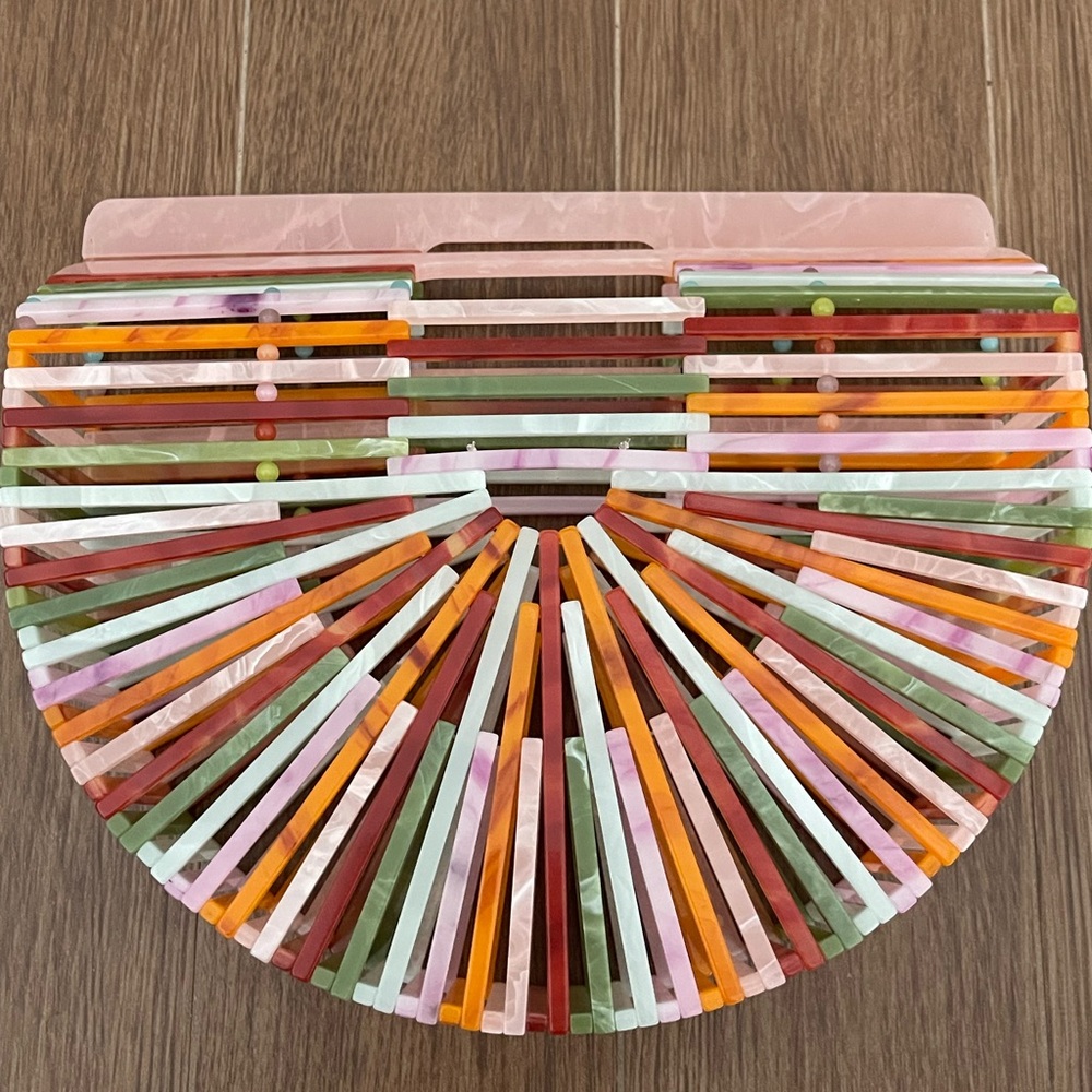 Acrylic clutch